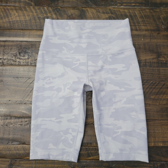 lululemon athletica Pants - LULULEMON Wunder Under Camo Shorts | 6